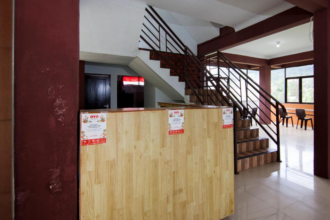Oyo 1543 Sibayak Ncole Hotel Berastagi Exterior photo